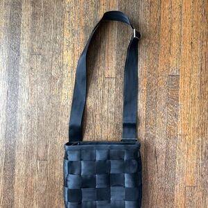 Original Harvey’s Seatbelt Crossbody Bag